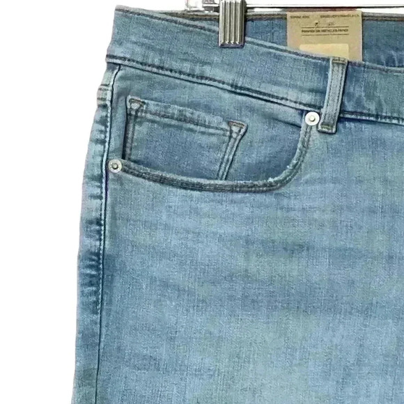 Levi’s Classic Bermuda Shorts 33 Light Wash Casual Summer Vintage Inspired NWT - Picture 4 of 10